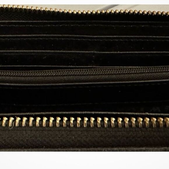 - kate spade wallet , gently used. - Picture 4 of 5